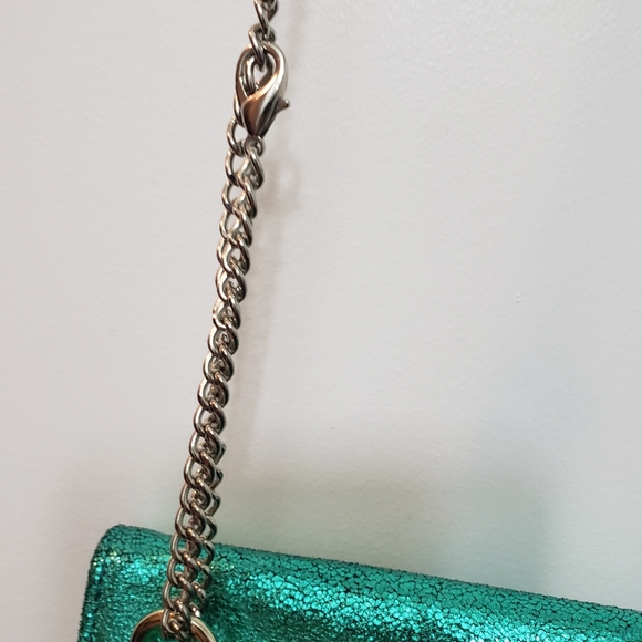 Turquoise metallic leather clutch with chain strap - Picture 6 of 6